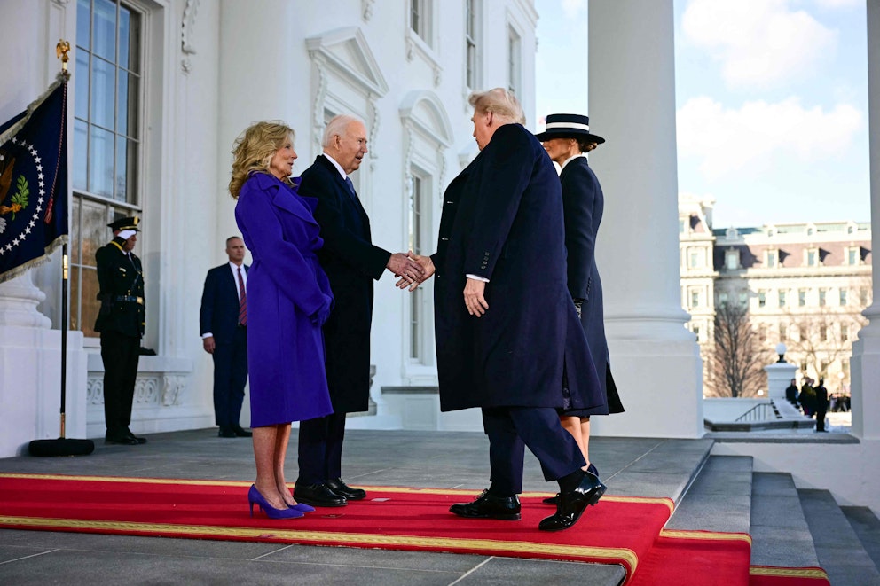 Biden välkomnar Trump till Vita Huset. Foto: Jim Watson/AFP.