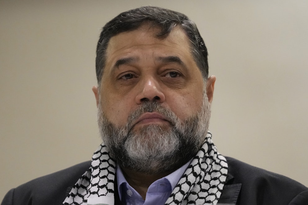 En närbild på Osama Hamdan, talesperson för terrororganisationen Hamas.