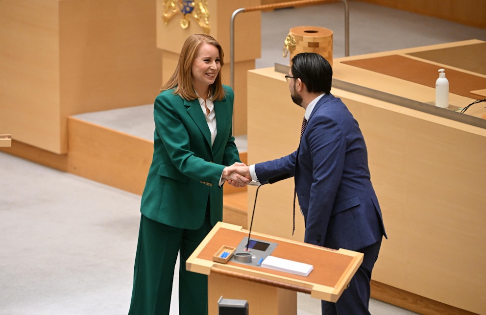 Partiledardebatt I Riksdagen | SVT Nyheter