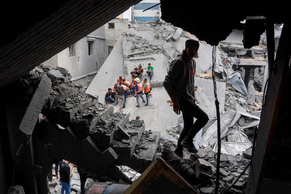 Bild på räddningsarbete i Gaza.