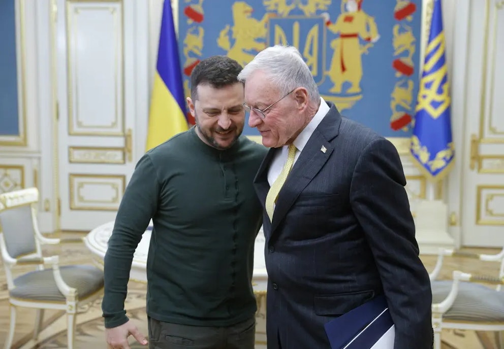 Volodymyr Zelenskyj och Keith Kellogg. Foto: Sergey Dolzhenko/EPA//