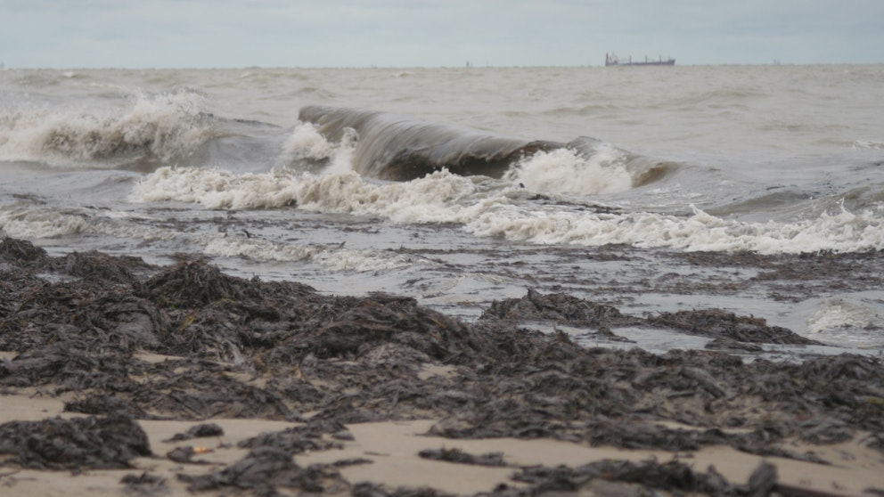 Ett fartyg vid Chushka sundet, Svarta havet, Ryssland. Foto: Scanpix