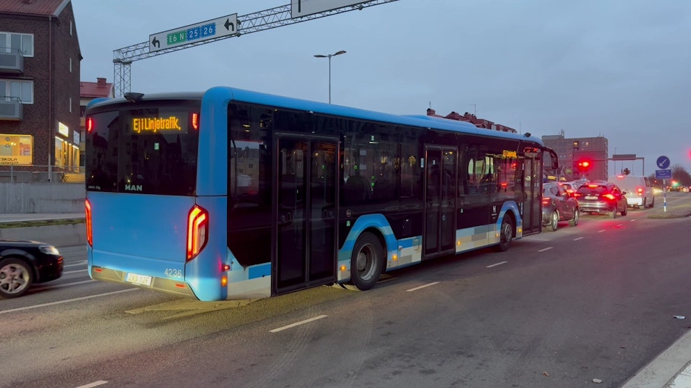 En buss i Halland med en skylt som säger "Ej i linjetrafik"