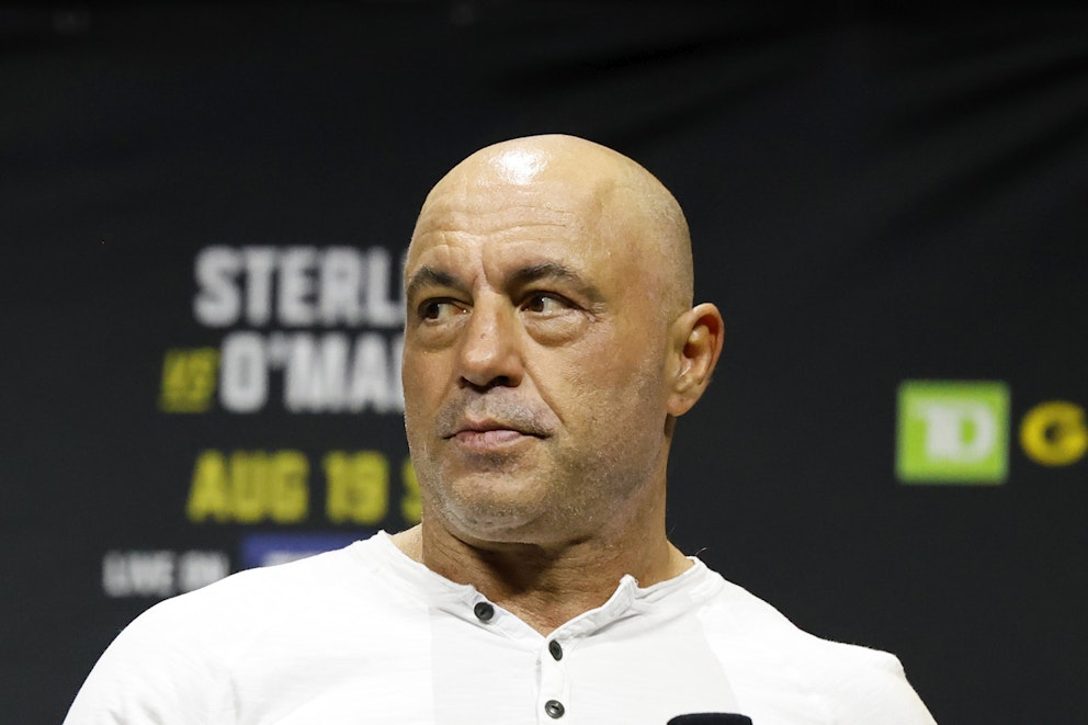 Joe Rogan på ett UFC-event. Foto: Gregory Payan/AP