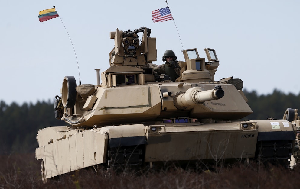 En amerikansk Abrams stridsvagn under en övning i Litauen 2015.  Foto: Mindaugas Kulbis/AP/TT
