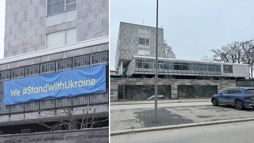 På sidan av ambassaden hängde så sent som förra helgen en banderoll i stöd för Ukraina. Foto: SVT