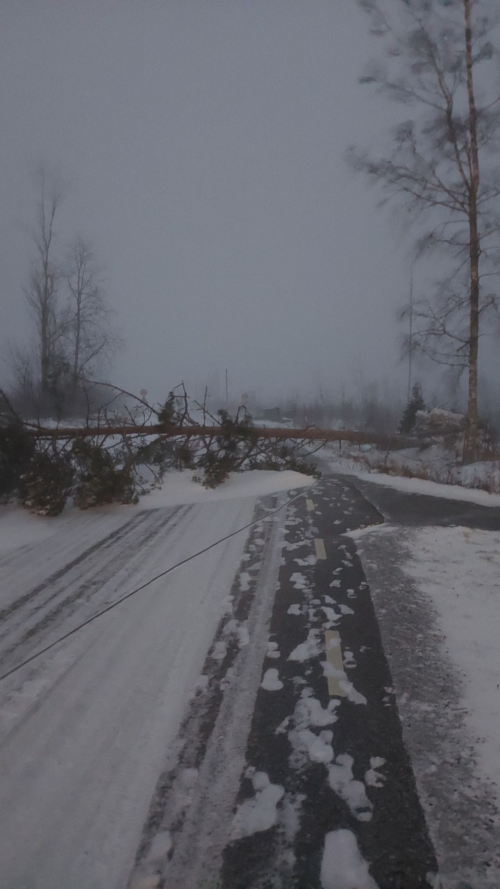 Kraftig Snörök I Umeå - Obefintlig Sikt På Vägarna – SMHI Varnar För ...