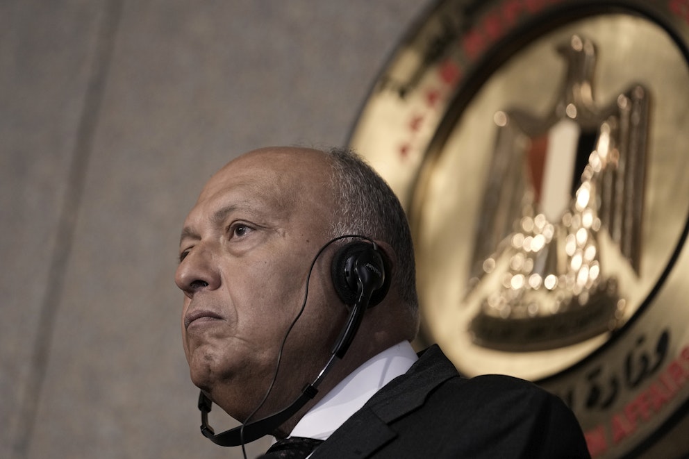 Egyptens utrikesminister Sameh Shoukry på en presskonferens med Frankrikes Europa- och utrikesminister i Kairo, Egypten, den 16 oktober 2023. Foto: Amr Nabil/AP/TT