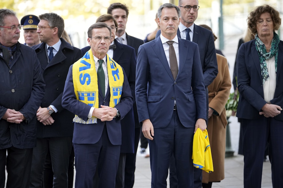 Statsminister Ulf Kristersson och Belgiens Premiärminister Alexander De Croo under minnesstunden i Bryssel.