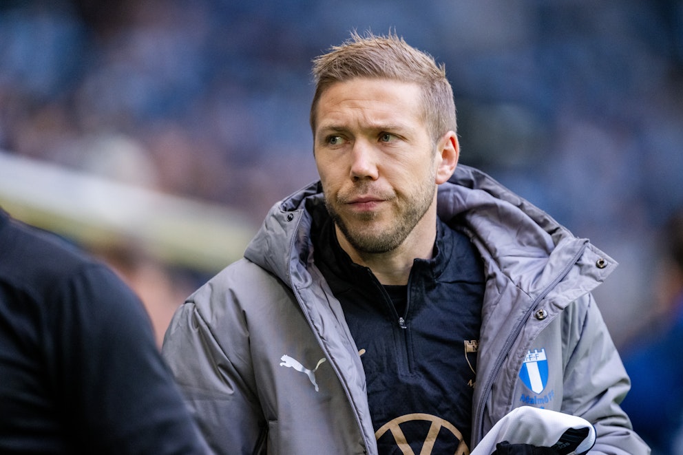 Anton Tinnerholm i en Malmö FF-jacka.