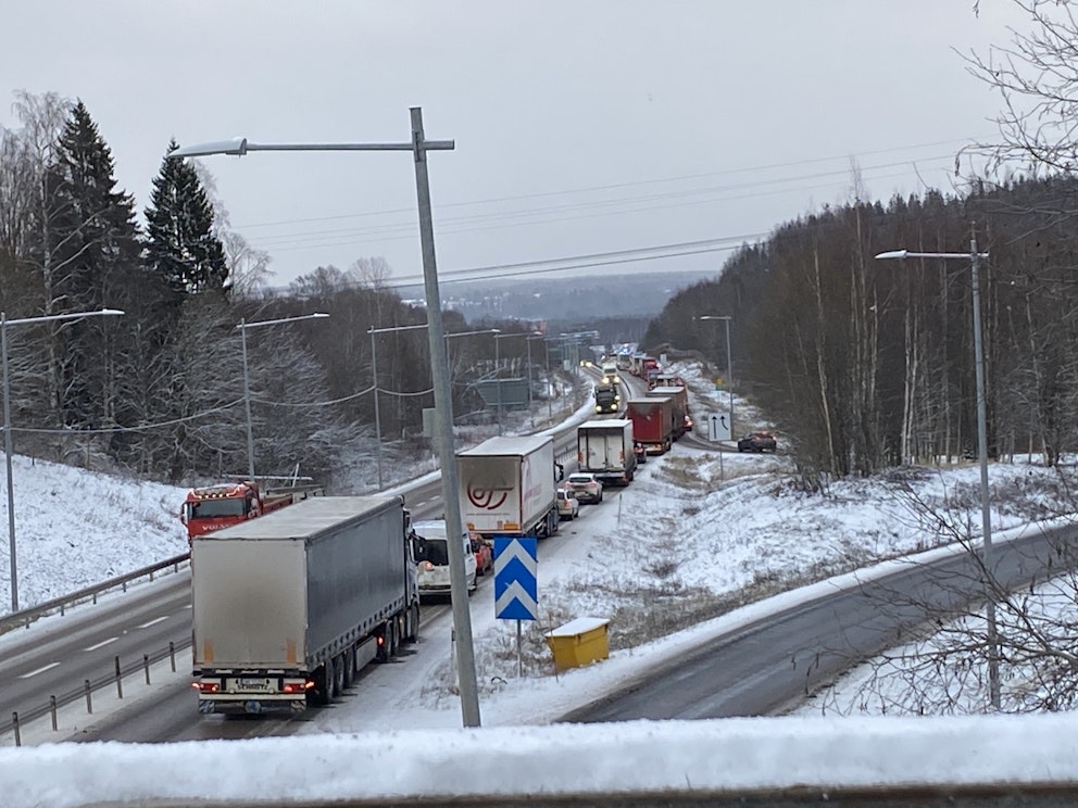 Stopp i norrgående fil på E4 i Timrå. 