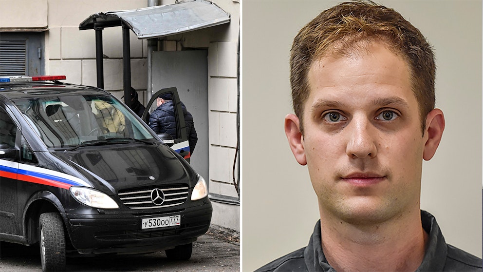 Två bilder varav den ena visar Evan Gershkovichs och den andra när han förs till häktningsförhandlingen i en domstol i Moskva.
